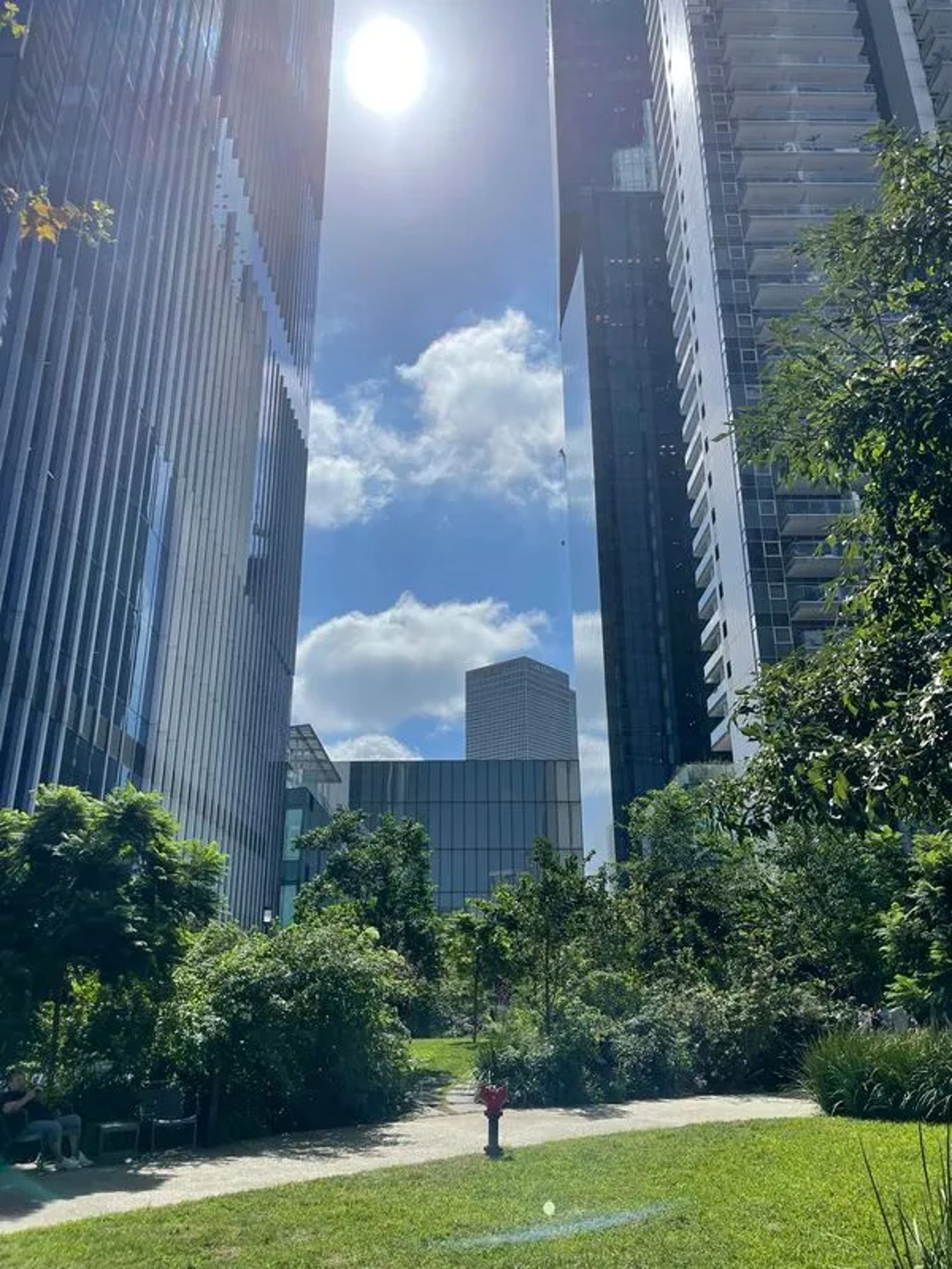 מתחם מידטאון עם הגינה המרכזו - מגדל מידטאון Midtown TLV בדרך מנחם בגין 144, תל אביב - תמונה 3
