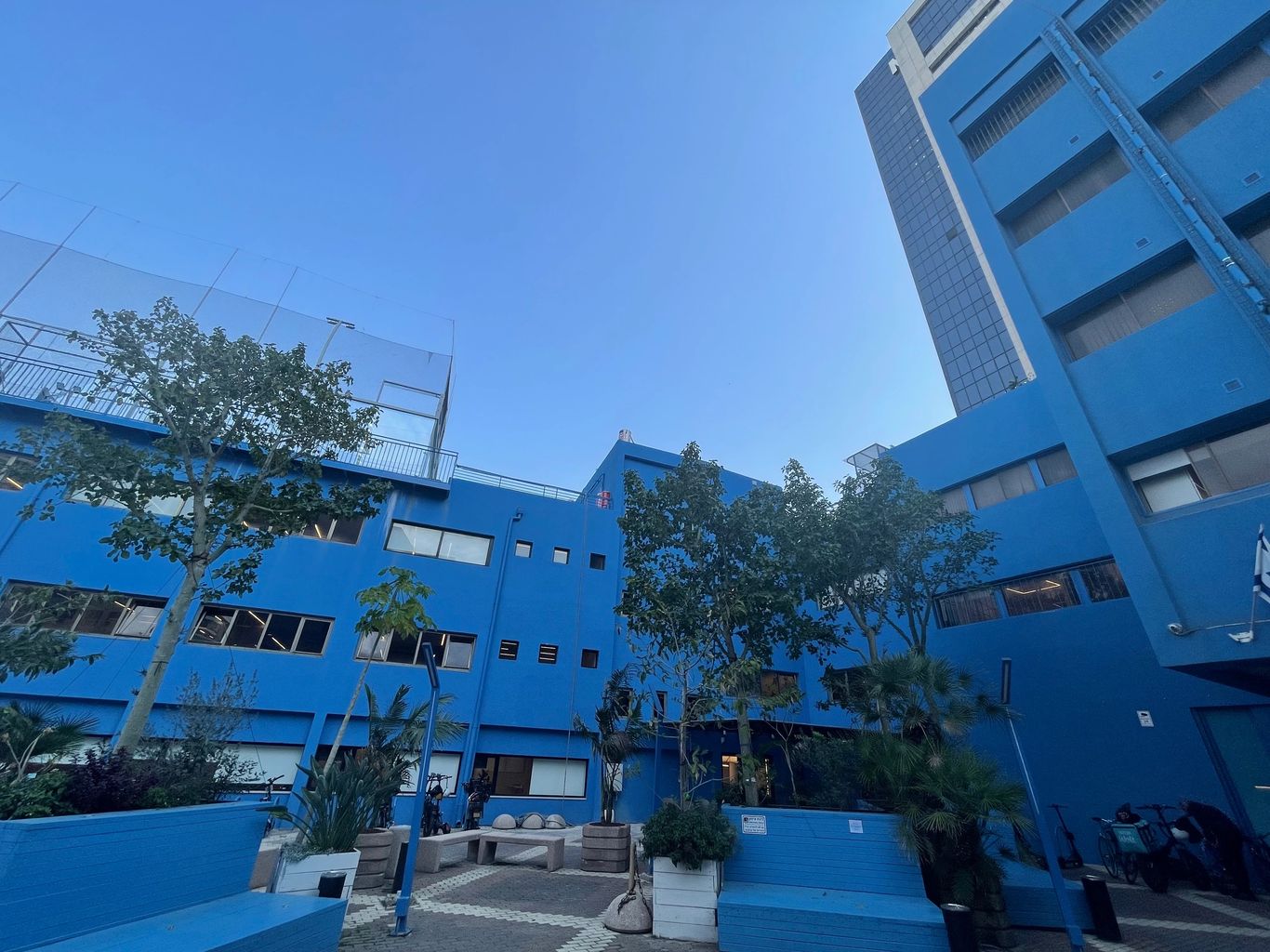 בניין משרדים בתל אביב - הבית הכחול בהמלאכה 6 - תמונה 1