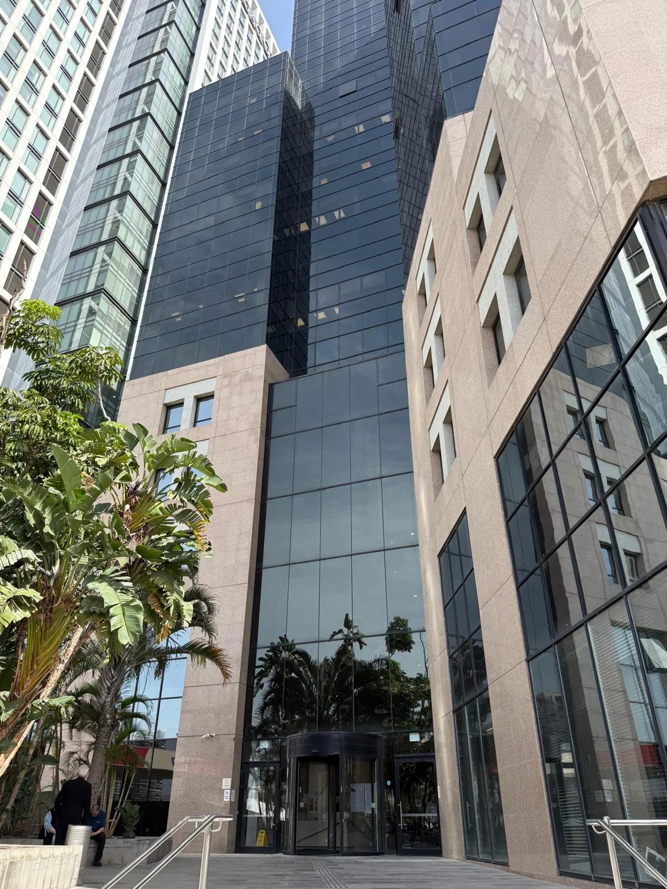 בניין משרדים בתל אביב - מגדל קרדן | Kardan Tower בדרך מנחם בגין 154, Tel Aviv-Yafo, Israel - תמונה 2