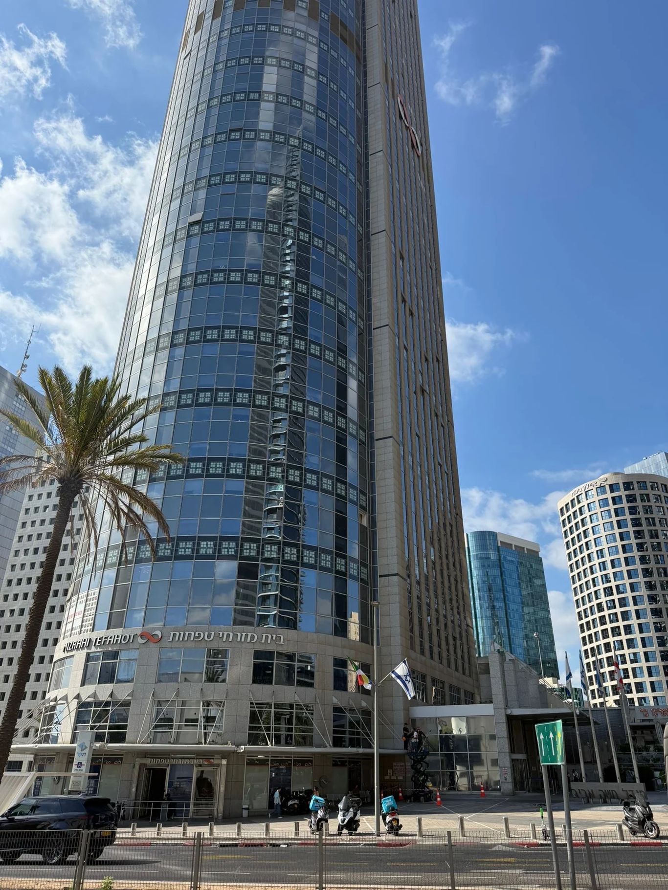 בניין משרדים בתל אביב - מגדל משה אביב | Moshe Aviv Tower בז'בוטינסקי 7, Ramat Gan, Israel - תמונה 2
