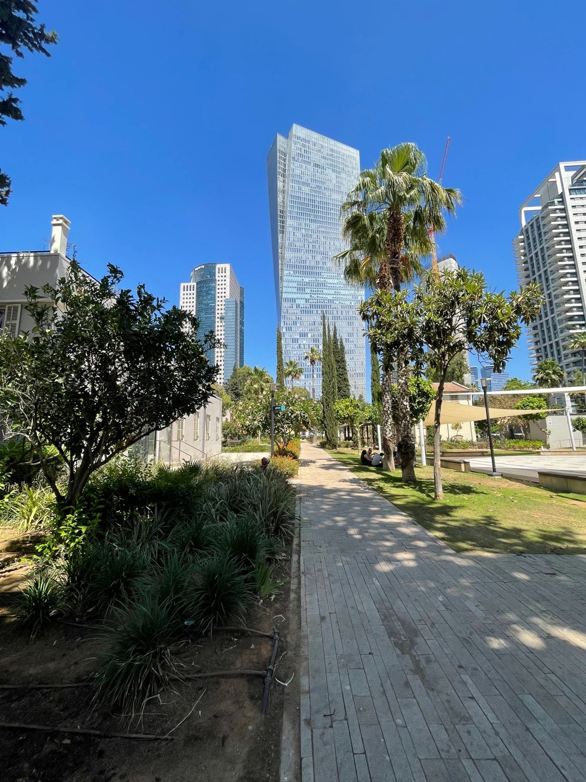 מגדל עזריאלי שרונה | Azrieli Sarona Tower