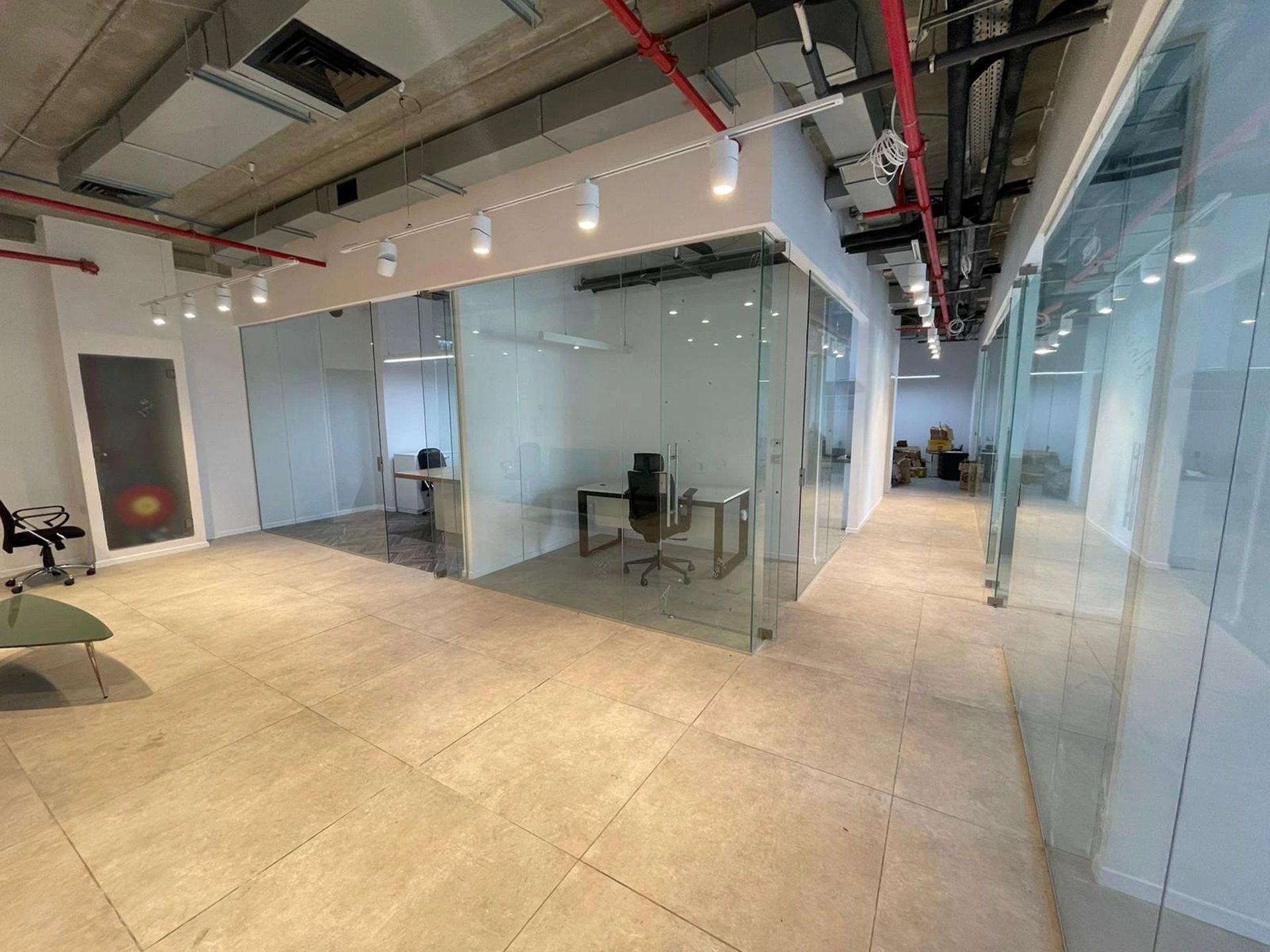 נכס להשכרה בתל אביב - משרדים במגדל מבוקש במחיר אטרקטיבי במתחם הבורסה רמת גן