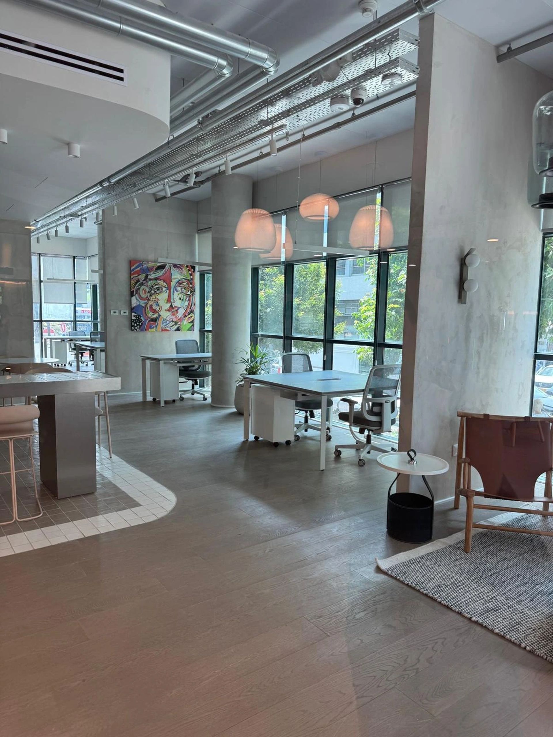 נכס להשכרה בתל אביב - משרד משופץ ומרוהט לחברת סטארטאפ | plug & play במתחם יצחק שדה והמסגר תל אביב