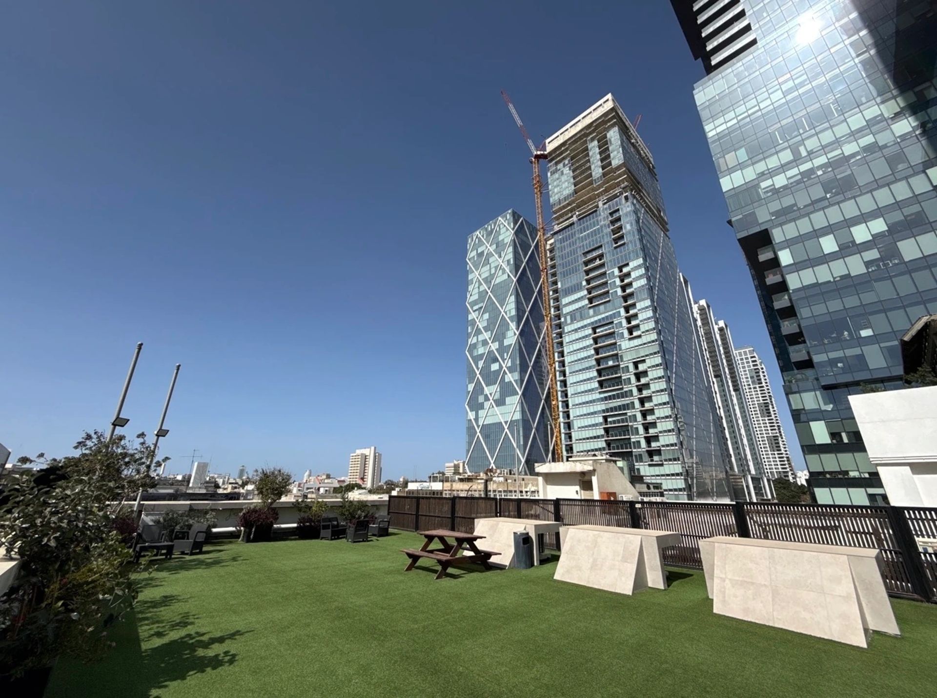 נכס להשכרה בתל אביב - משרדים לסטארט-אפ במיקום אסטרטגי ליד שרונה במתחם שרונה והסביבה תל אביב