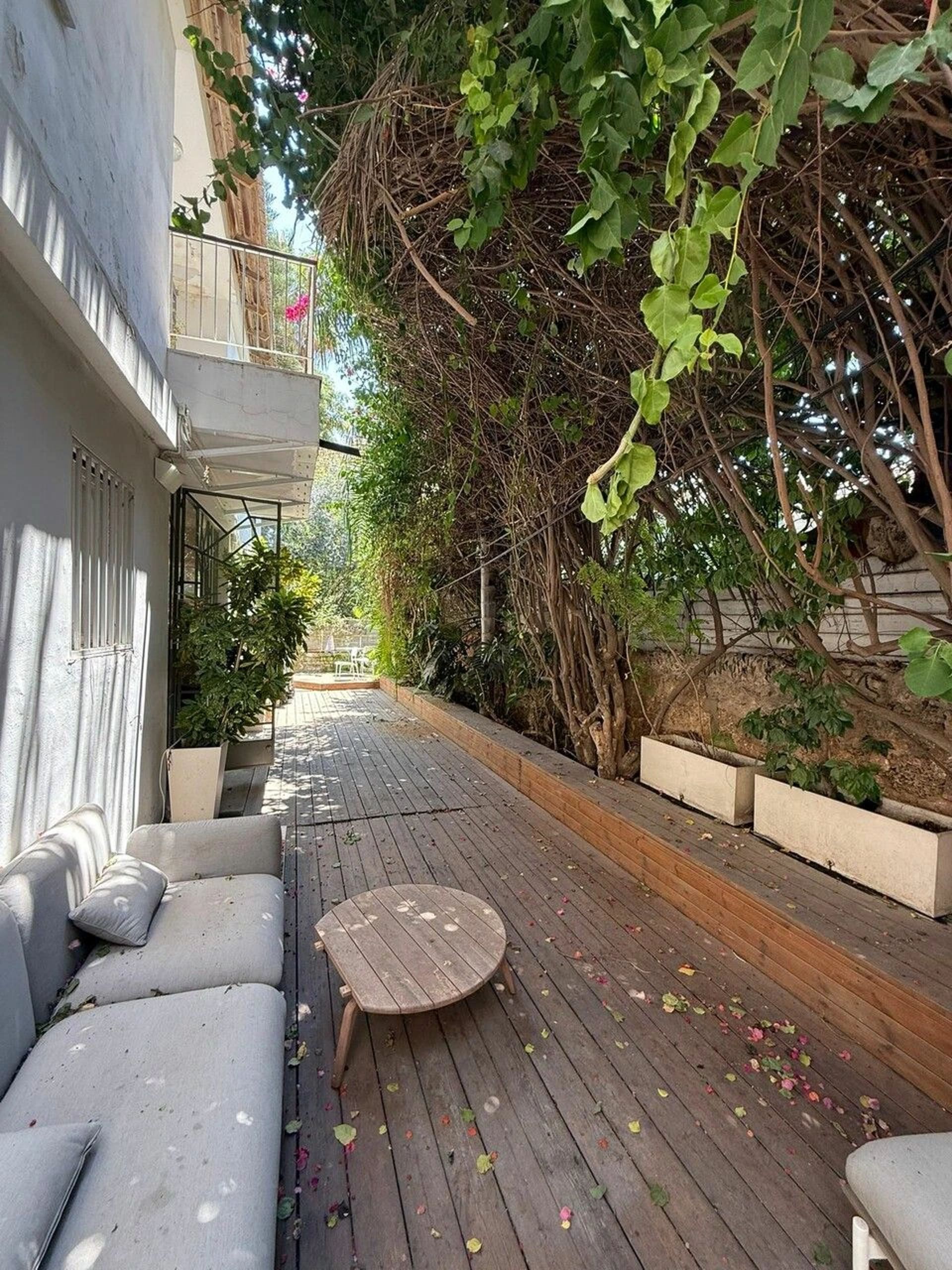 נכס להשכרה בתל אביב - מבנה לשימור להשכרה למגוון רחב של חברות ועסקים בשדרות רוטשילד ולב תל אביב