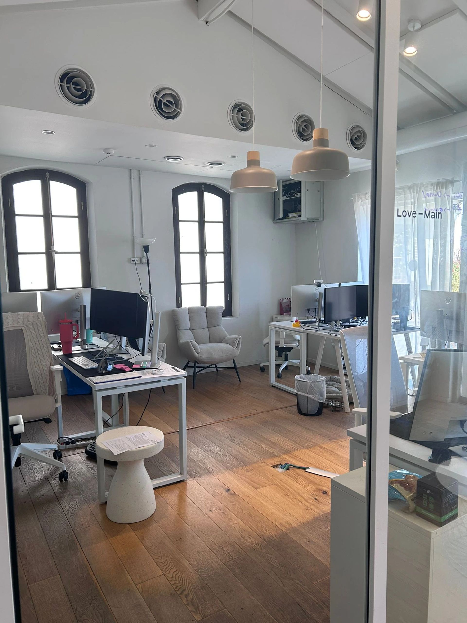 נכס להשכרה בתל אביב - משרד מעוצב All Inclusive במתחם התחנה עם חצר פרטית במתחם התחנה | HaTachana Complex | שדרות רוטשילד ולב תל אביב