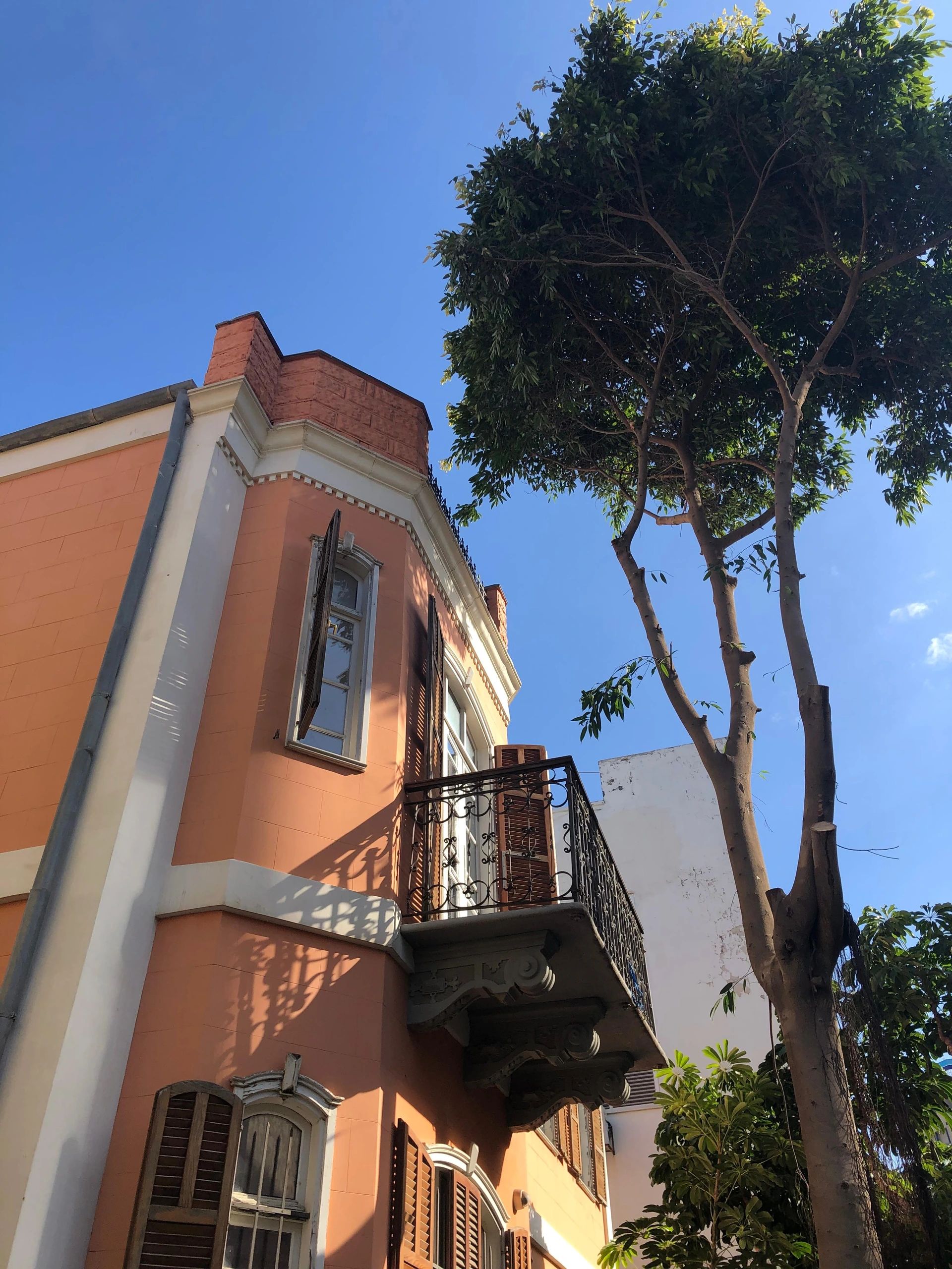 נכס להשכרה בתל אביב - משרדים בבניין לשימור מחמיר באזור שדרות רוטשילד בשדרות רוטשילד ולב תל אביב