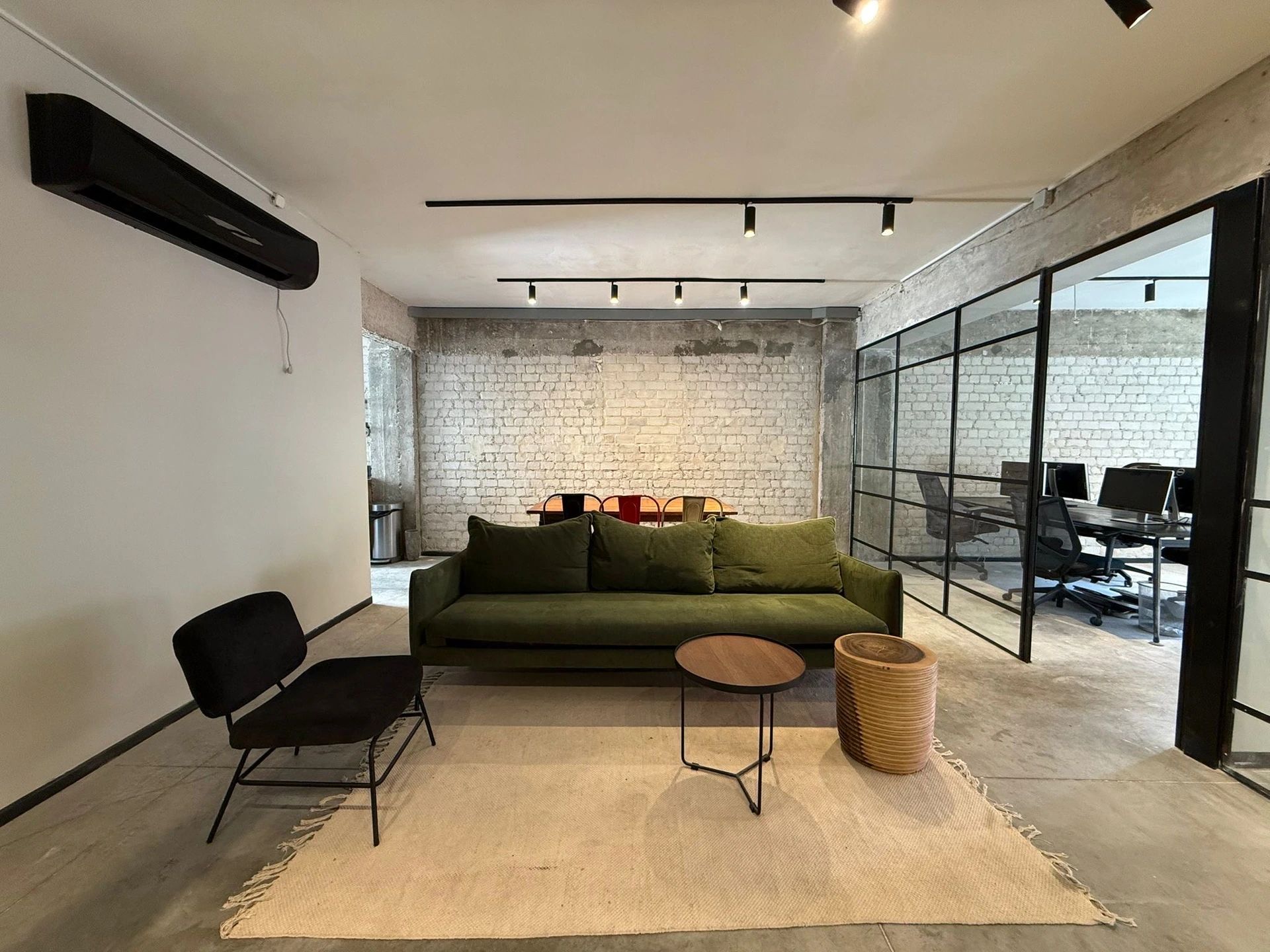 נכס להשכרה בתל אביב - משרד מעוצב 110 מ״ר  במתחם שרונה והסביבה תל אביב