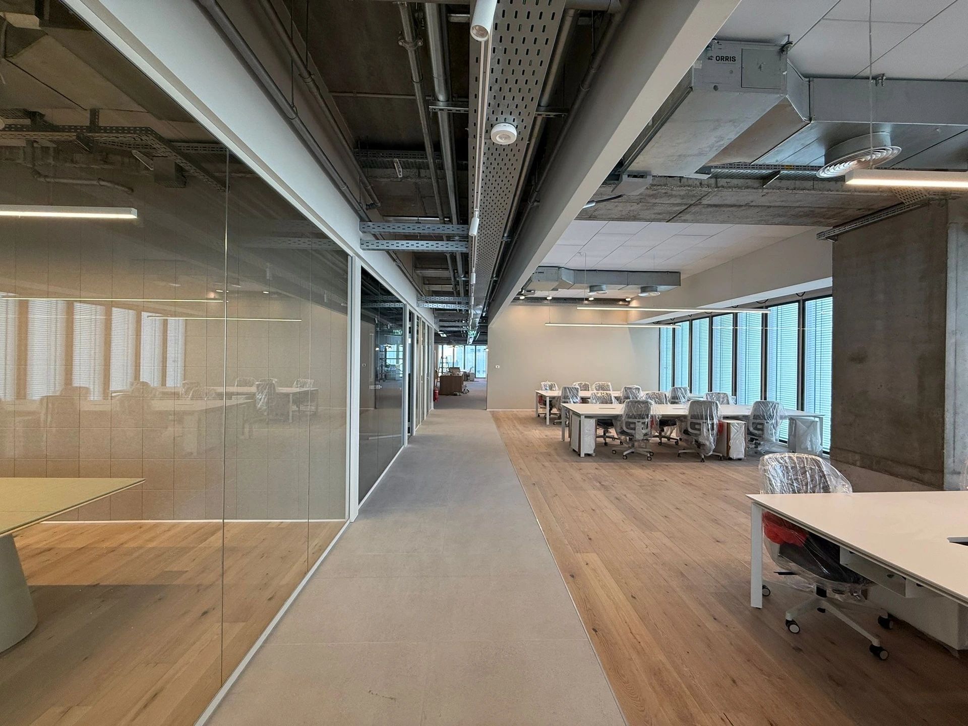 נכס להשכרה בתל אביב - משרד חדש ברמת גמר גבוהה מתאים לחברות הייטק בפרויקט הסוללים | Hasolelim Tel Aviv | ציר יגאל אלון ומזרח איילון