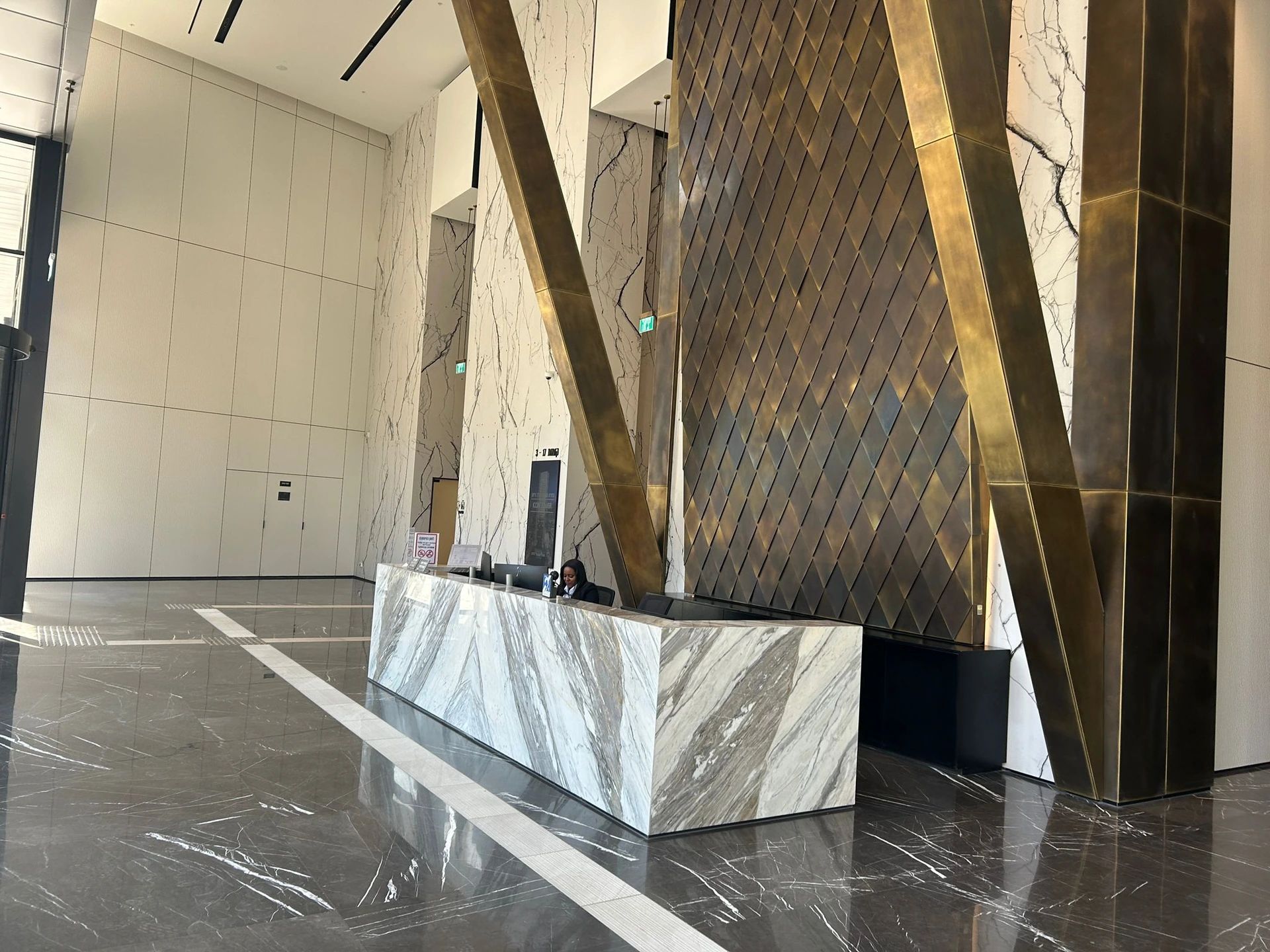 נכס למכירה בתל אביב - משרדים למכירה במגדל אייקון בבורסה, 251 מ״ר עם מרפסות במתחם הבורסה רמת גן