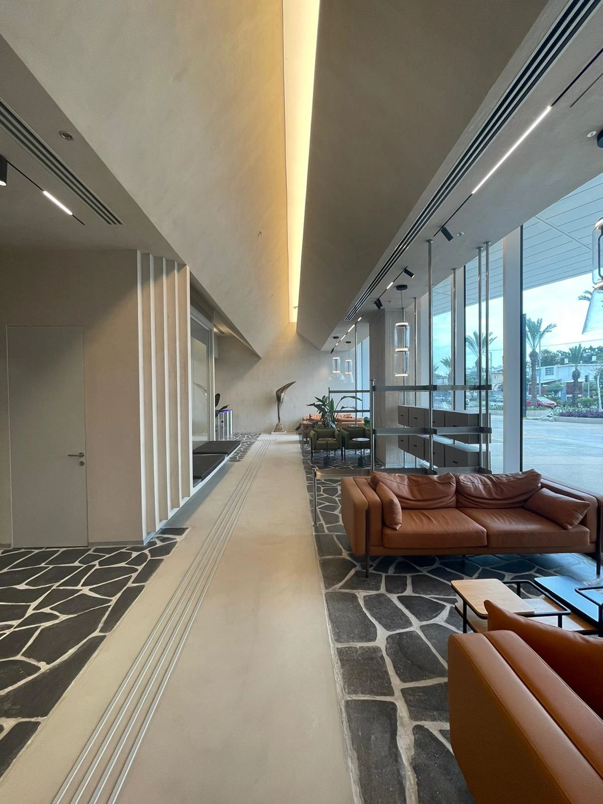 נכס להשכרה בתל אביב -  קומה עצמאית לחברת הייטק בגבעתיים | 700/1,800/2,500 מ״ר בציר יגאל אלון ומזרח איילון