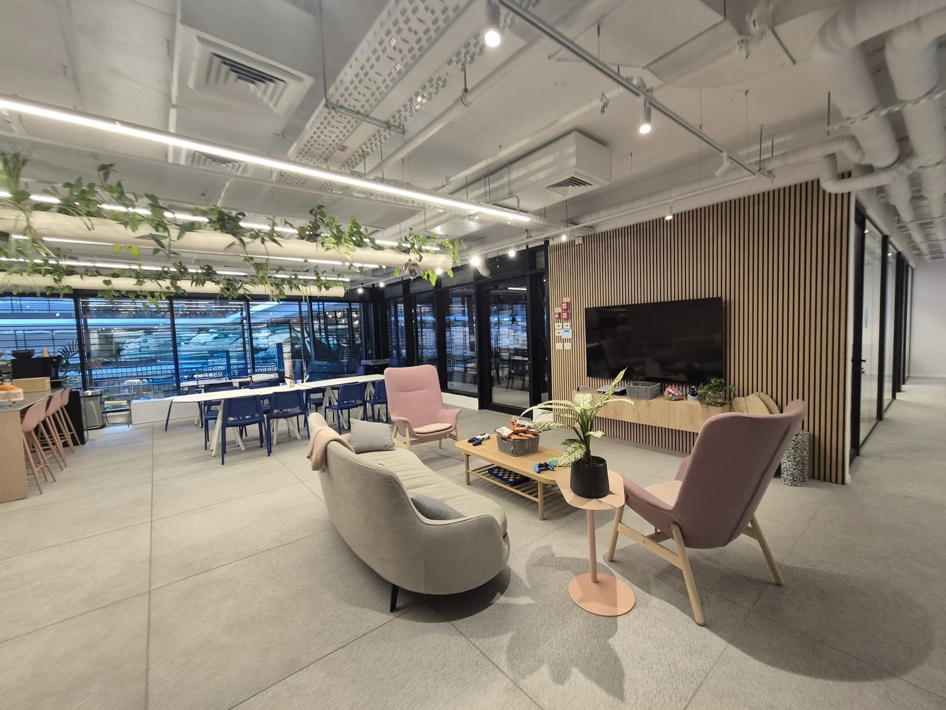 נכס להשכרה בתל אביב - משרדים מהממים להייטק במתחם שרונה | 578 מ״ר כולל מרפסת במתחם שרונה והסביבה תל אביב