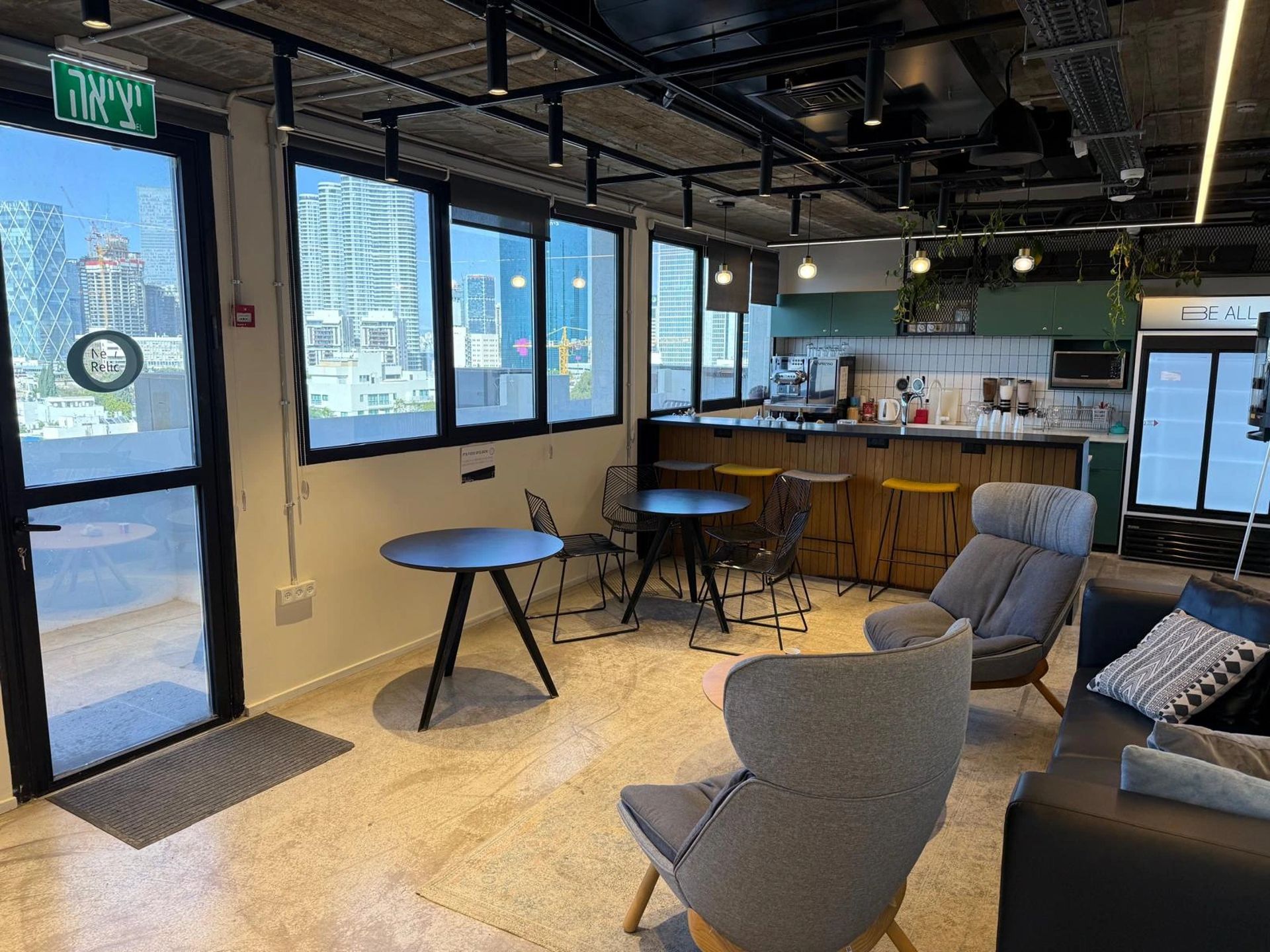 נכס להשכרה בתל אביב - קומת משרדים עצמאית לחברות הייטק באזור רוטשילד בשדרות רוטשילד ולב תל אביב