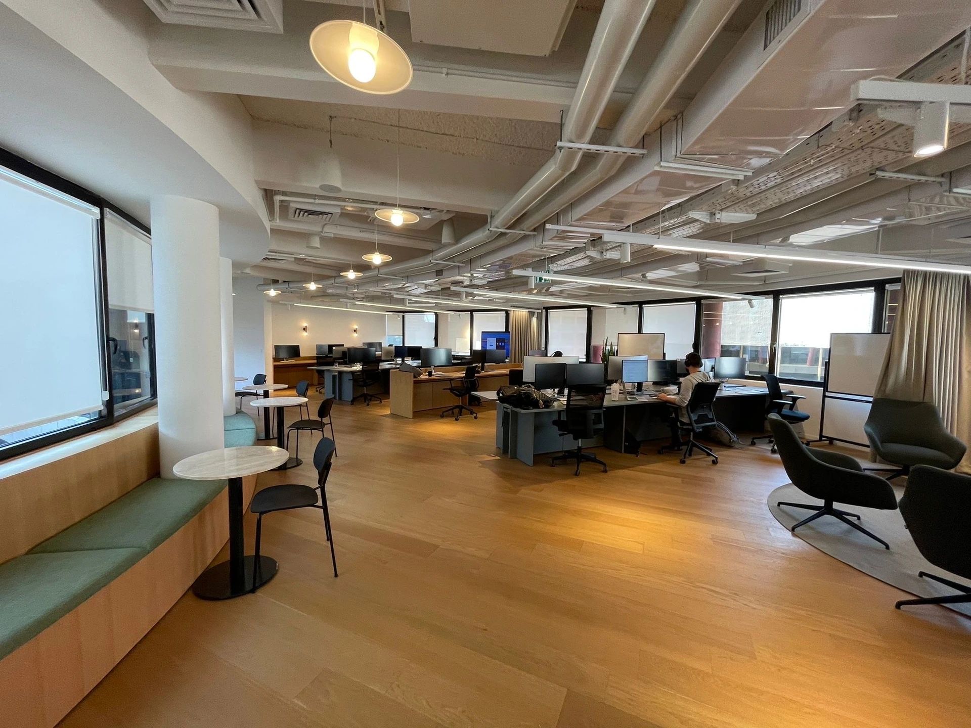 נכס להשכרה בתל אביב - קומה עצמאית מרוהטת בסאבליס במתחם שרונה והסביבה תל אביב